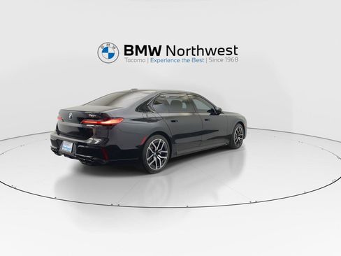 Used 2026 BMW 760i xDrive w/ Executive Package AWD/4WD image 3