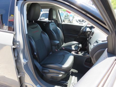 Used 2019 Jeep Compass Trailhawk w/ Cold Weather Group AWD/4WD image 11