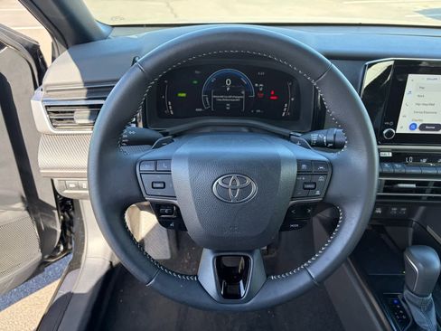 Used 2025 Toyota Camry SE image 19