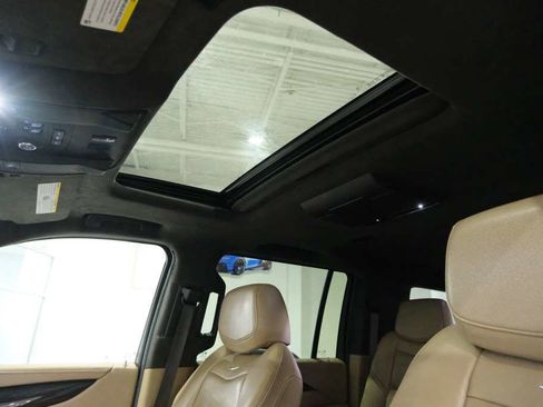 Used 2020 Cadillac Escalade ESV Platinum AWD/4WD image 36