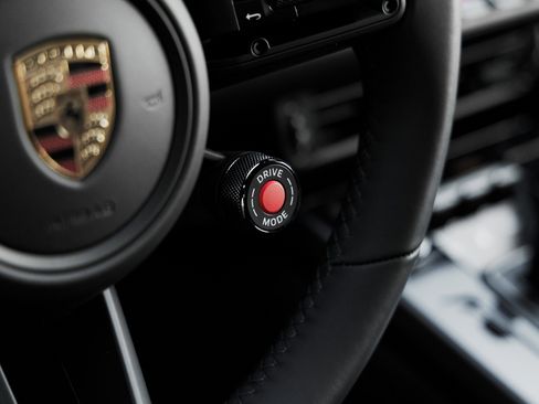 Used 2025 Porsche 911 Carrera GTS image 19