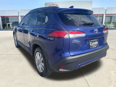 Certified 2023 Toyota Corolla Cross LE w/ Moonroof Package AWD/4WD image 3