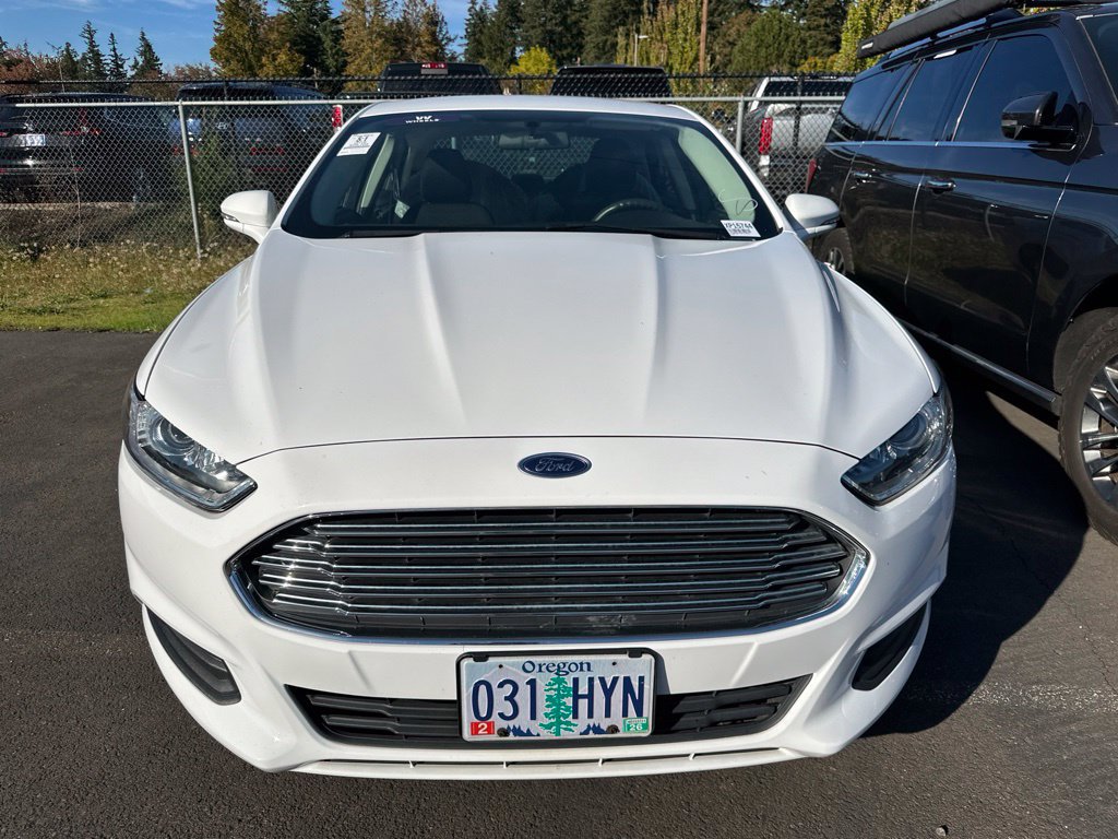 Used 2016 Ford Fusion SE FWD image 2