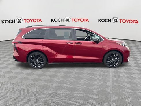 Used 2024 Toyota Sienna XSE w/ XSE Plus Package FWD image 9