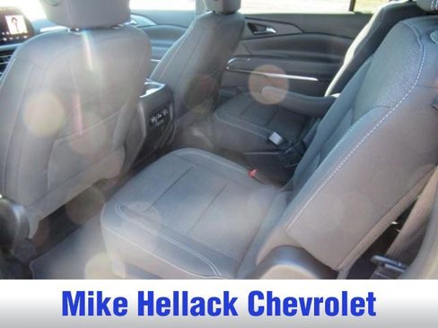 Used 2025 Chevrolet Traverse LT image 17