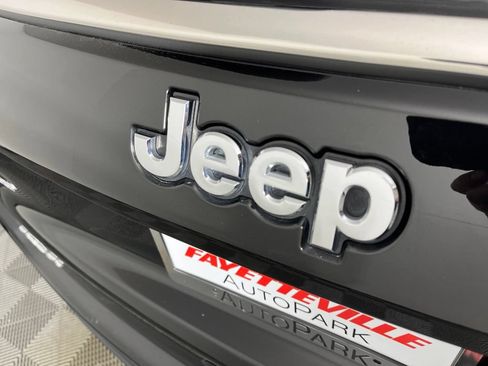 Used 2025 Jeep Compass Latitude AWD/4WD image 24