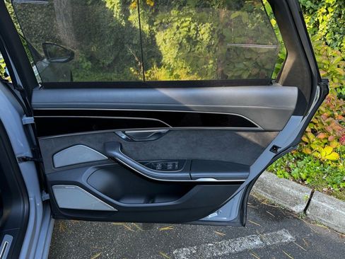 Used 2021 Audi S8 L w/ S8 Executive Package image 20