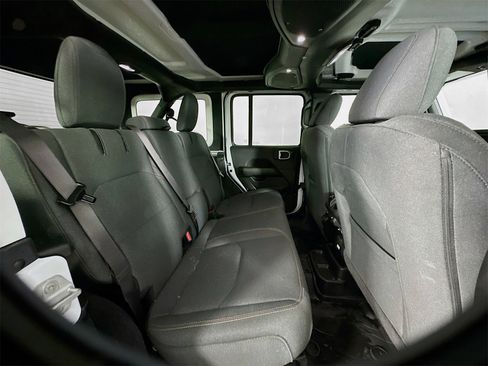 Used 2024 Jeep Wrangler Unlimited Sahara image 22