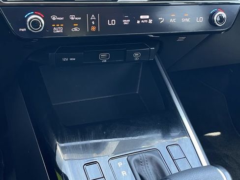 Used 2025 Kia Niro LX FWD image 19
