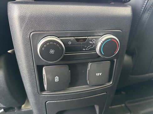 Used 2022 Ford Explorer XLT w/ Equipment Group 202A image 18