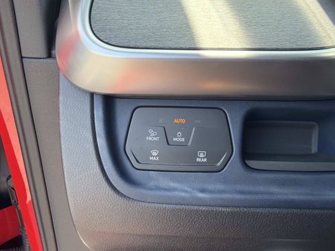 Certified 2025 Volkswagen ID. Buzz Pro S RWD image 27
