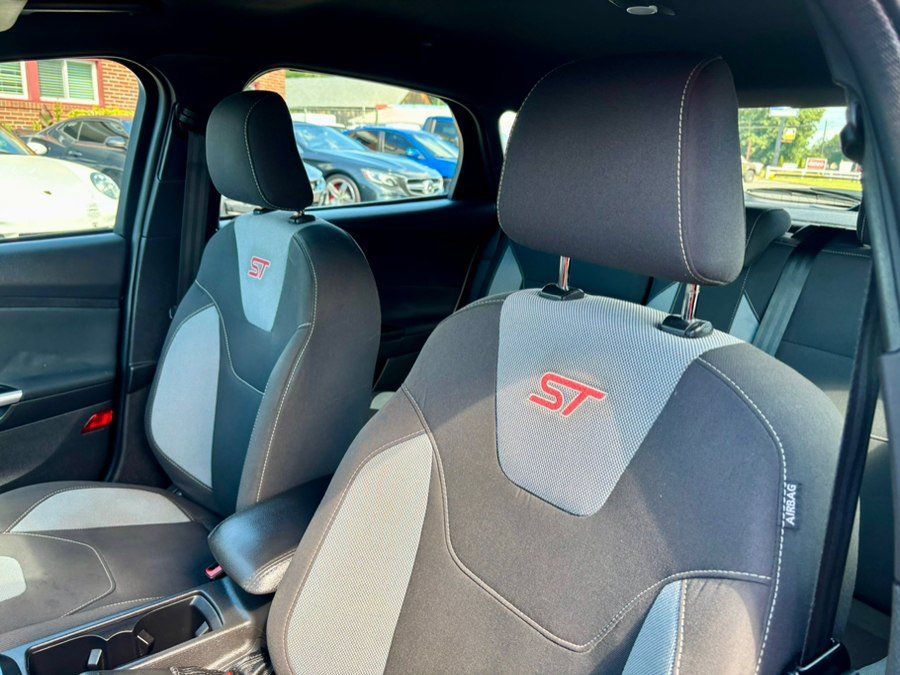 Used 2017 Ford Focus ST FWD image 16
