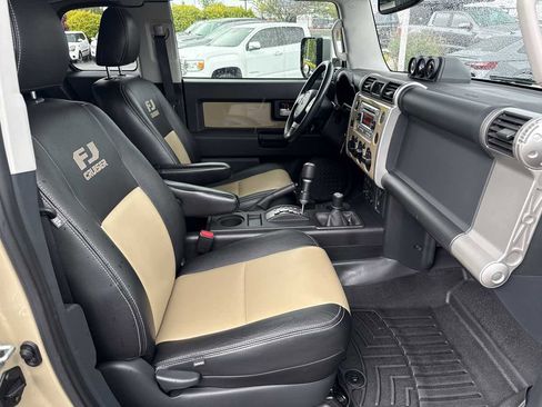 Used 2014 Toyota FJ Cruiser 4WD w/ Upgrade Package image 18