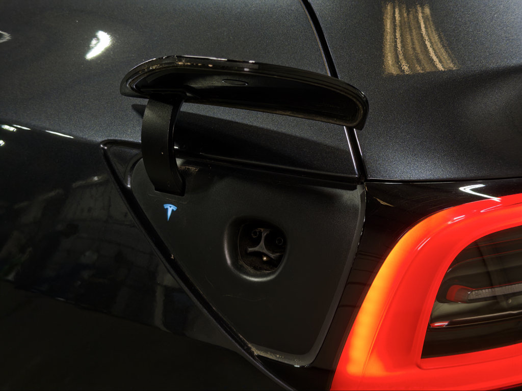 Used 2025 Tesla Model Y Long Range RWD image 5