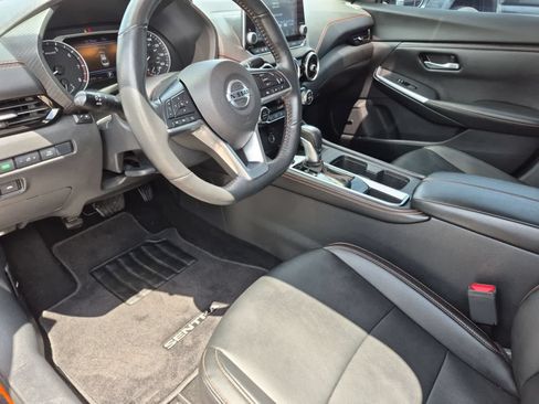 Used 2022 Nissan Sentra SR w/ SR Premium Package FWD image 2