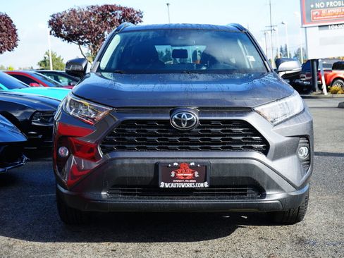 Used 2021 Toyota RAV4 XLE Premium image 4