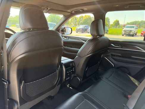 Used 2022 Jeep Grand Cherokee Overland AWD/4WD image 30