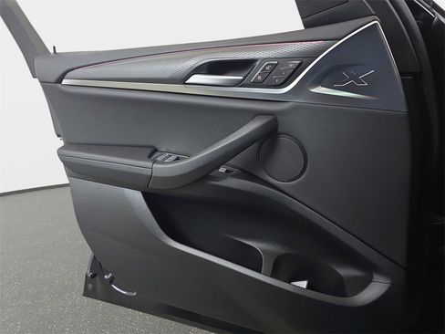 Used 2025 BMW X4 xDrive30i w/ Premium Package image 29