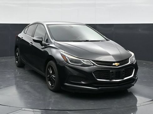 Used 2016 Chevrolet Cruze LT w/ LT Convenience Package FWD image 4