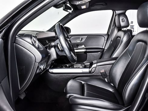 Used 2023 Mercedes-Benz EQB 300 4MATIC image 16
