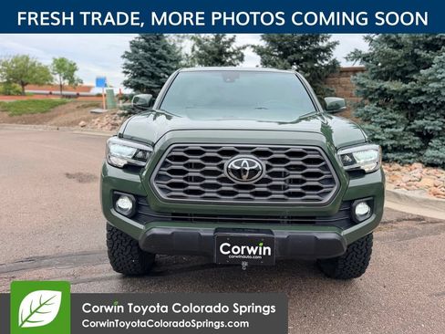 Used 2022 Toyota Tacoma TRD Off-Road w/ TRD Premium Off Road Package AWD/4WD image 2