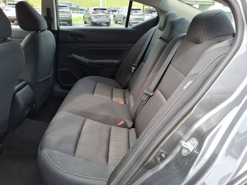 Used 2024 Nissan Altima 2.5 SV FWD image 8