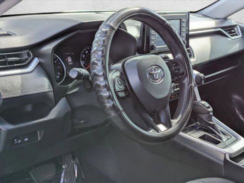 Used 2021 Toyota RAV4 LE FWD image 10