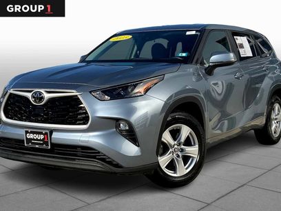 Used 2023 Toyota Highlander LE