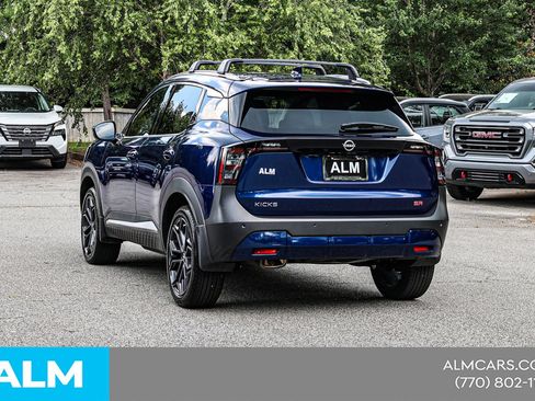Used 2025 Nissan Kicks SR w/ SR Premium Package FWD image 9