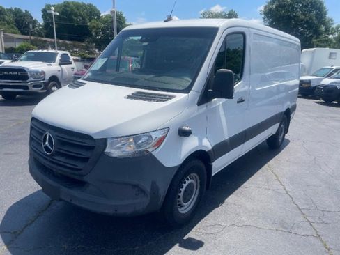Used 2022 Mercedes-Benz Sprinter 1500 image 2