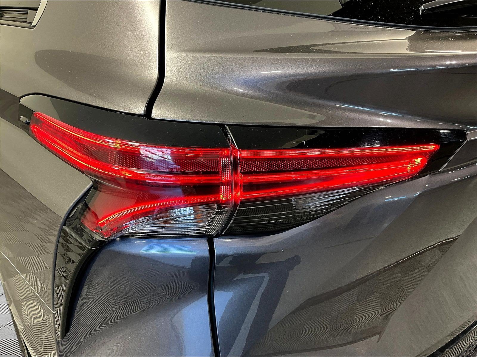 Used 2021 Toyota Sienna XSE FWD image 21