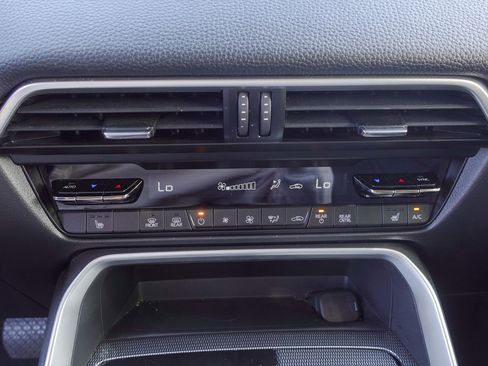 Used 2024 MAZDA CX-90 Plug-In Hybrid w/ Premium Pkg image 18