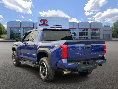 Certified 2025 Toyota Tacoma TRD Off-Road AWD/4WD image 5