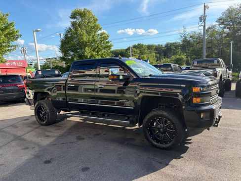 Used 2018 Chevrolet Silverado 2500 LTZ w/ Duramax Plus Package AWD/4WD image 5