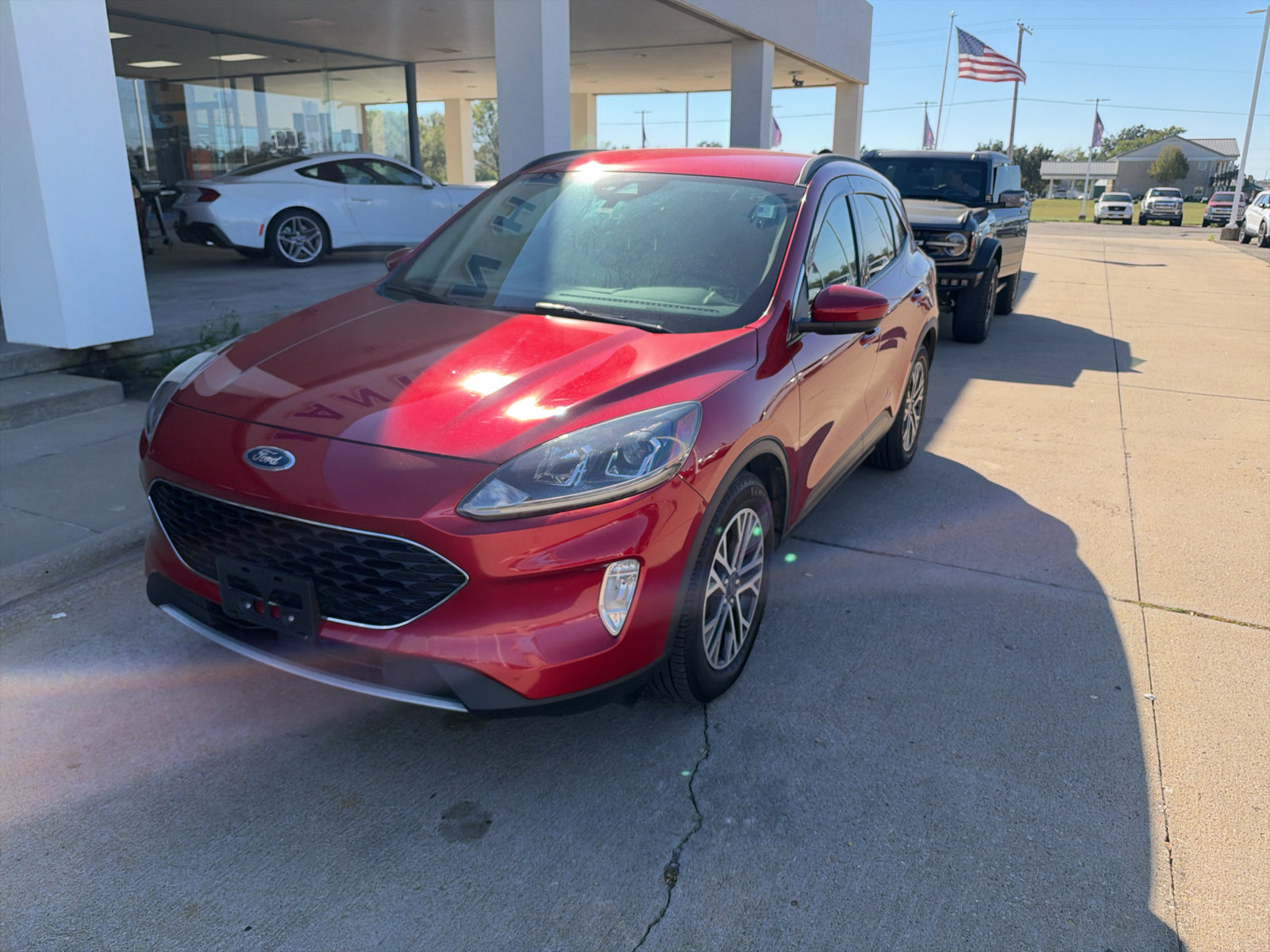 Used 2020 Ford Escape SEL FWD image 2