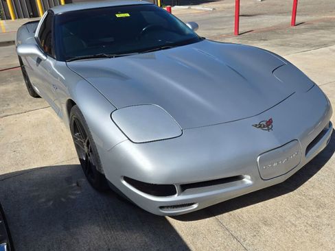 Used 2000 Chevrolet Corvette Coupe w/ Roof Pkg image 9
