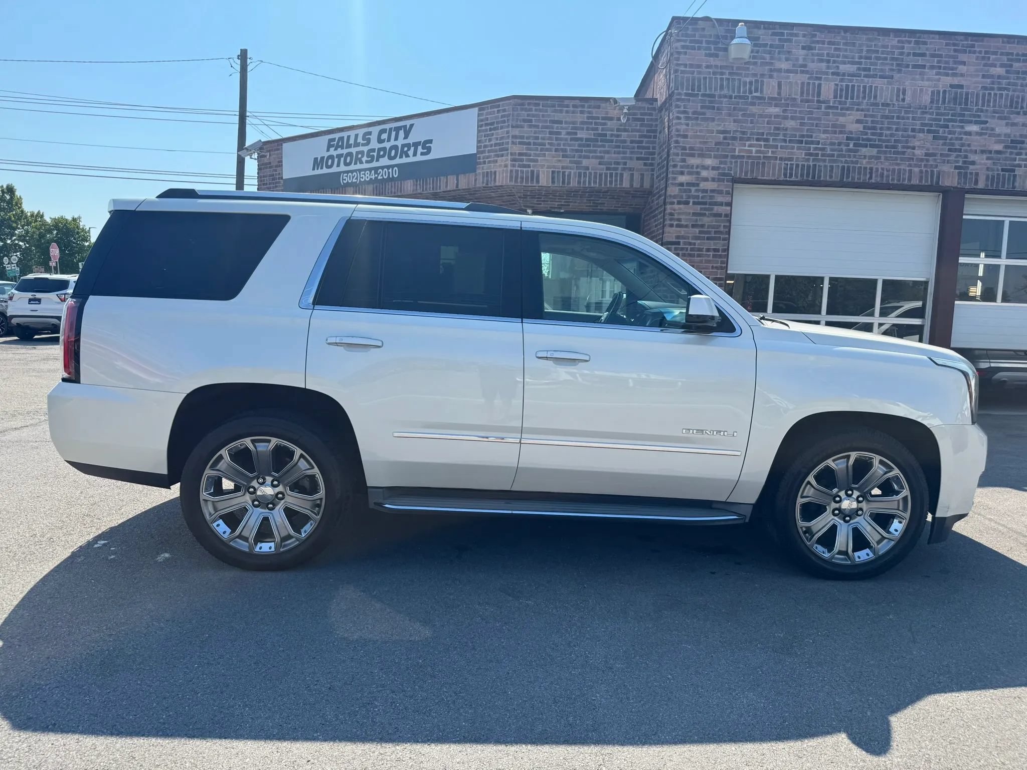 Used 2015 GMC Yukon Denali w/ Touring Package AWD/4WD image 17