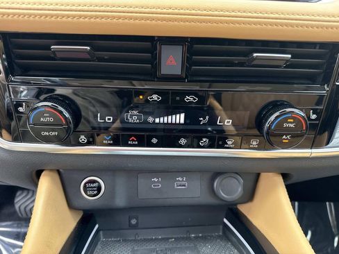 Used 2023 Nissan Rogue Platinum w/ Platinum Premium Package FWD image 33