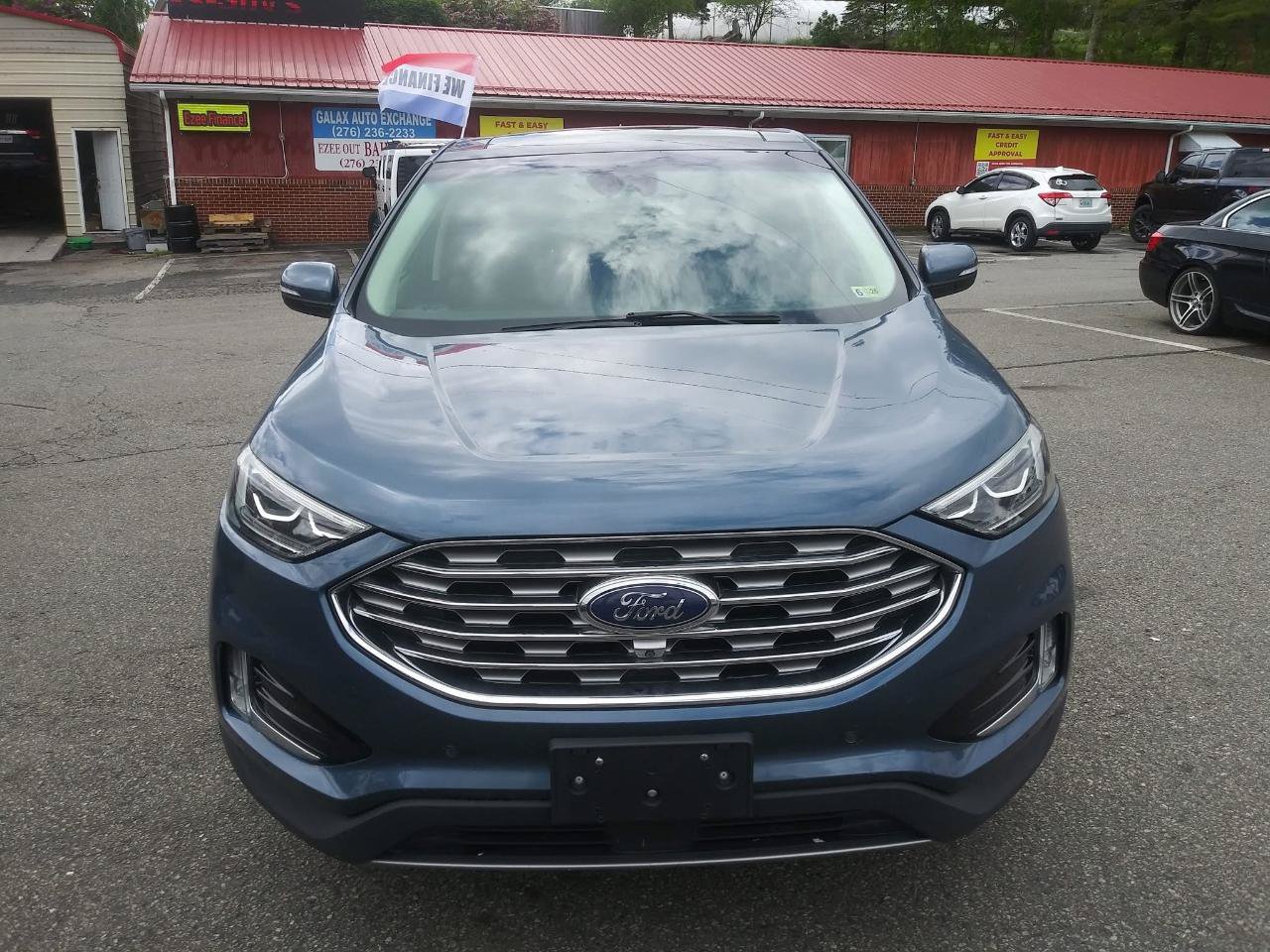 Used 2019 Ford Edge Titanium w/ Equipment Group 301A AWD/4WD image 3