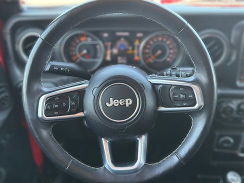 Used 2018 Jeep Wrangler Unlimited Sahara w/ Dual Top Group AWD/4WD image 21