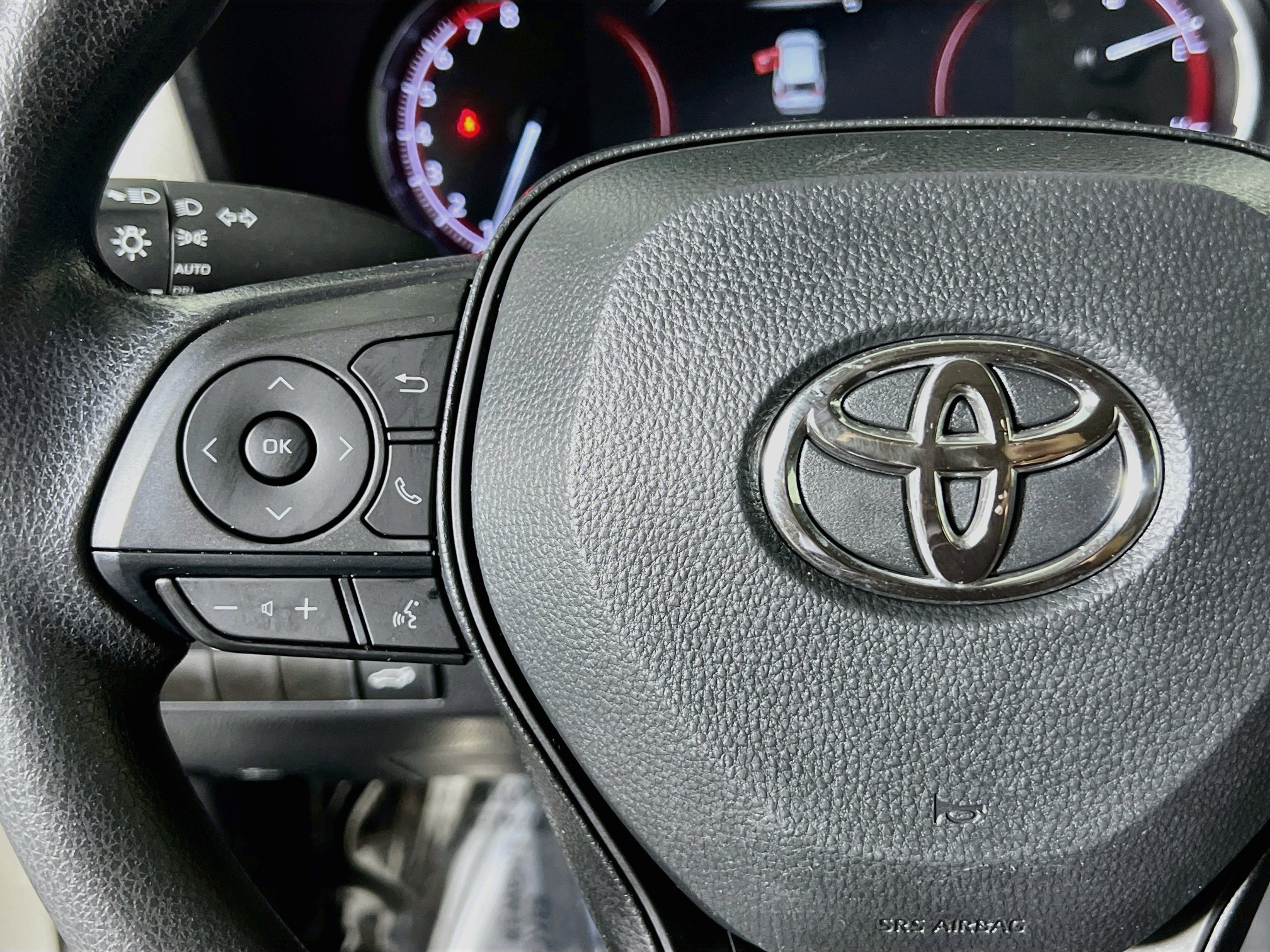 Used 2024 Toyota RAV4 XLE w/ Convenience Package FWD image 19
