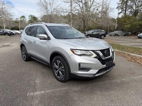 Used 2019 Nissan Rogue SV w/ Premium Package image 1