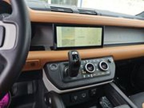 Used 2024 Land Rover Defender 110 X-Dynamic SE image 10