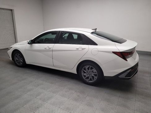 Used 2024 Hyundai Elantra SEL FWD image 3