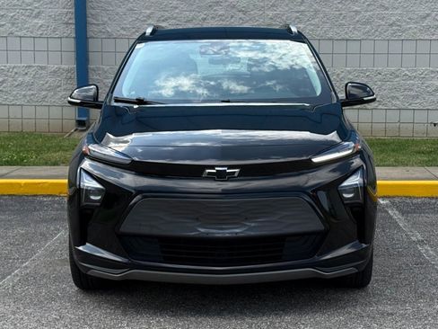 Used 2023 Chevrolet Bolt EUV LT w/ Comfort Package FWD image 2