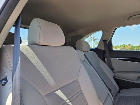 Used 2020 Kia Sorento LX image 14