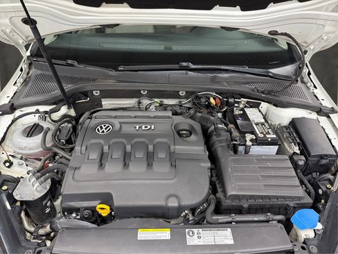 Used 2015 Volkswagen Golf TDI SE image 9