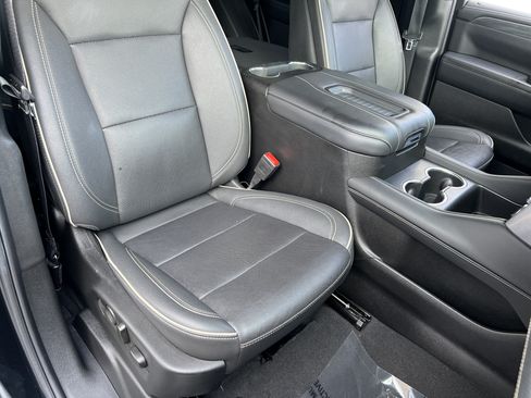 Used 2024 GMC Yukon SLT w/ SLT Luxury Package AWD/4WD image 27