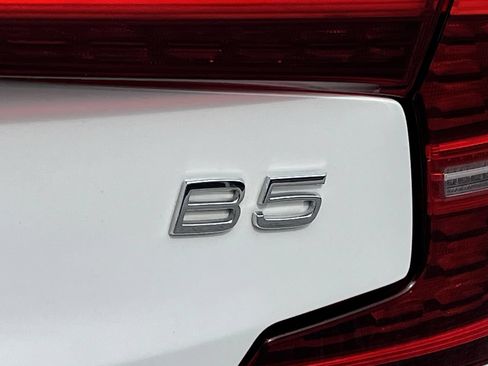 Used 2024 Volvo S60 B5 Core FWD image 26
