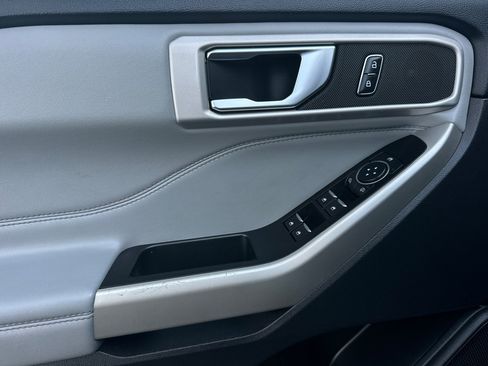 Certified 2022 Ford Explorer XLT w/ Equipment Group 202A image 10
